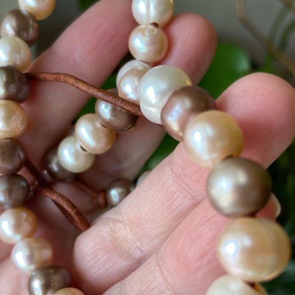 Simply Gorgeous Multi Freshwater Pearls On High Quality Leather Cord - Picture 7 of 8